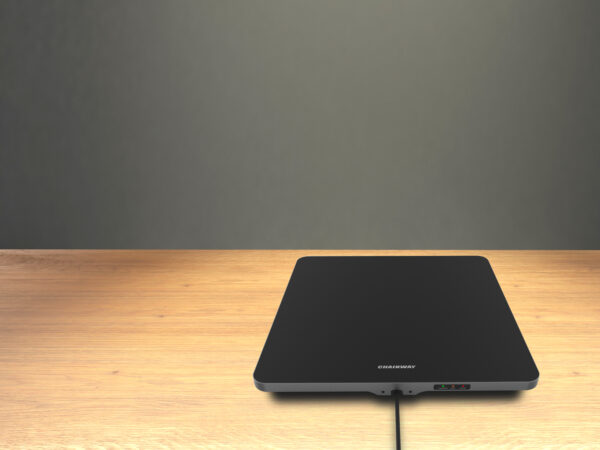 wooden desk with gray wall under light Lector RFID de Escritorio Chainway R3
